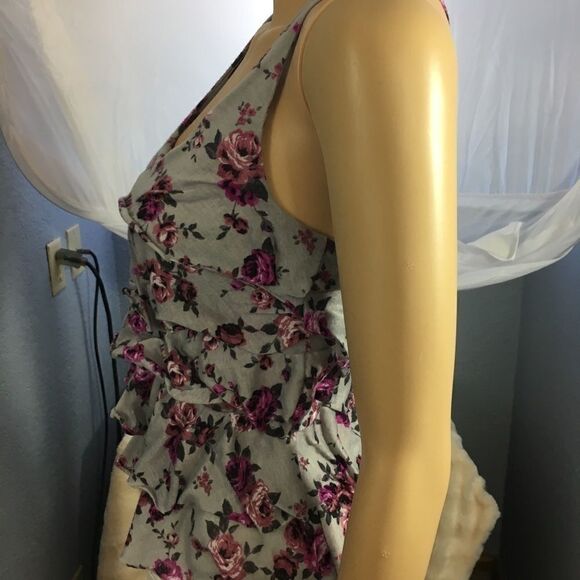 Kala Top Small Grey Pink Flowers Ruffles Small - Picture 2 of 4